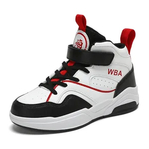 Scarpe da basket alte da bambino in bianco, nero e rosso con chiusura a strappo