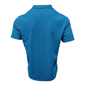 Vista posteriore di polo blu da uomo in tessuto mesh traspirante strutturato