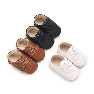 Chaussures Brogue pour Bébés Garçons Semelle Souple Premiers Pas Chaussures en Cuir PU Wingtip Lacets Chaussures de Berceau