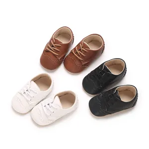 Chaussures de marche pour bébé en cuir PU à semelle souple en marron, noir et blanc