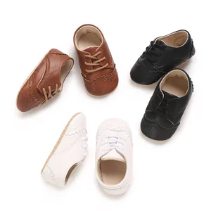 Chaussures de marche pour bébé en cuir PU souple avec design Brogue classique multicolore