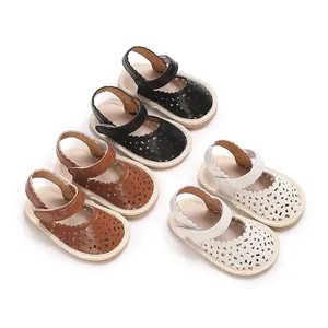 Collection de sandales bébé vintage ajourées avec brides velcro en plusieurs coloris