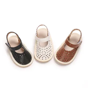 Sandales souples pour bébés avec motif ajouré en noir blanc et marron pour l'été