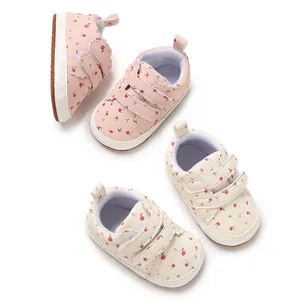 Bequeme, weiche Baby-Lauflernschuhe mit süßem Kirschdruck und praktischem Klettverschluss