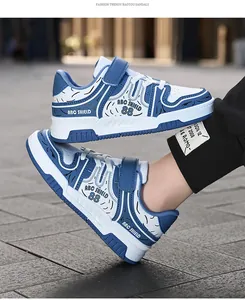 Zapatillas de skate para niños en azul y blanco con gráfico ABC SHIELD para niños y niñas