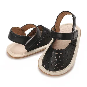 Sandales de marche noires pour bébés filles avec motif ajouré, semelle souple et bords