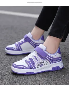 Zapatillas deportivas infantiles en color morado y blanco para actividades de ocio