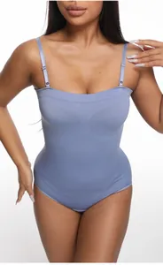 Vue détaillée d'un body gainant bleu sans couture avec bretelles réglables pour femmes