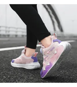 Kinder-Sportschuhe mit rosa-violettem Farbverlauf und praktischem Drehverschluss-System