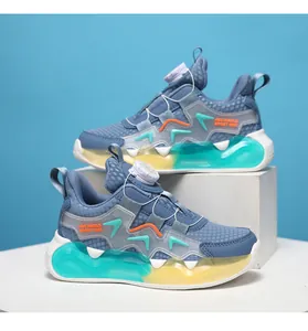 Detailansicht blaue Kinder Sportschuhe mit innovativem Drehverschluss Schnürsystem