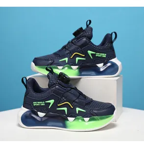 Seitenansicht der blauen Kinder-Laufschuhe mit innovativem Drehverschluss-Schnürsystem