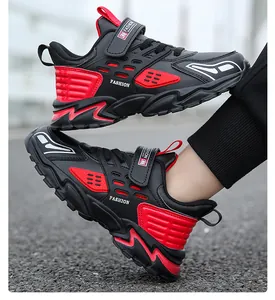 Chaussures de course de sport rouges et noires pour garçons avec cuir et semelle souple