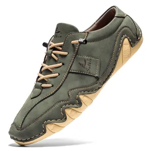 Vue détaillée de chaussures décontractées vertes pour hommes avec semelle en caoutchouc.
