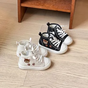 Sneakers alte in tela per neonati con ricamo a orsetto e suola in gomma morbida