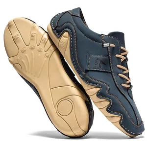 Vue détaillée de chaussures décontractées bleu marine avec semelle pieuvre antidérapante