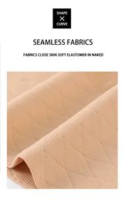 Nahaufnahme des nahtlosen, atmungsaktiven Stoffes für Bauchweg-Tanga mit hoher Taille.