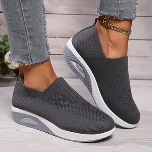 Αναπνεύσιμα γυναικεία γκρι πλεκτά slip-on sneakers με άνετη σόλα πλατφόρμας και αερόσολα