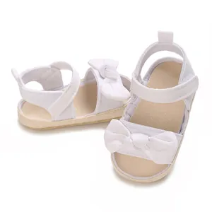 Sandalias blancas de verano para bebé con lazo y cierre de velcro ajustable