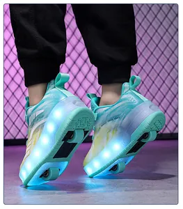 Vue détaillée des chaussures à roulettes LED vert menthe pour enfants avec lumières.