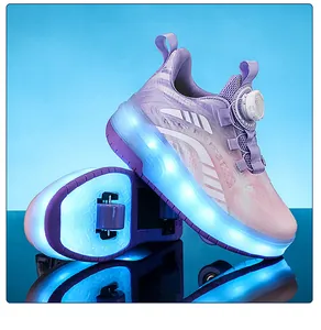 Vue détaillée de chaussures à roulettes LED pour enfants avec doubles roues et dégradé.