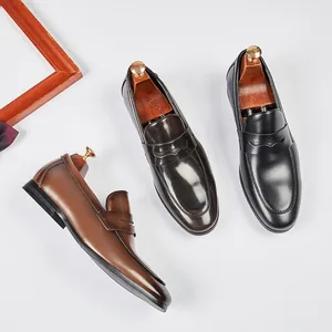 Mocasines clásicos de cuero para hombre en colores negro y marrón con diseño formal elegante