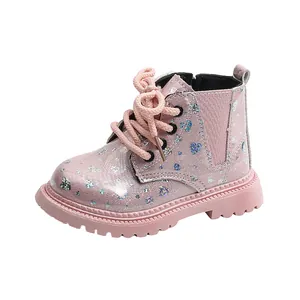 Bottines Martin rose pailletées pour filles avec motifs de cœurs et semelles antidérapantes