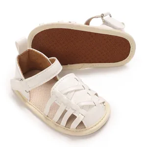 Sandales de marche blanches pour bébés avec semelle souple antidérapante et scratch