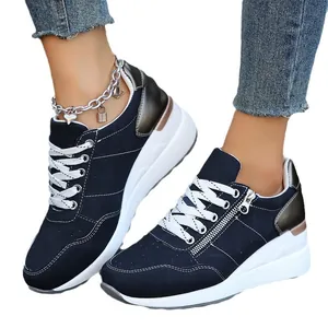 Baskets compensées bleu marine pour femmes avec semelles blanches épaisses et lacets