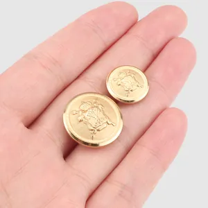 Zweiteiliges Set erstklassiger goldener Wappenknöpfe aus Messing für Luxusmäntel