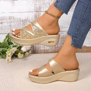 Elegante gouden platform sleehak sandalen met glitterbandjes voor dames zomer.