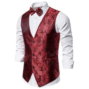 Gedetailleerd overzicht van bordeaux paisley jacquard gilet set met bijpassende vlinderdas