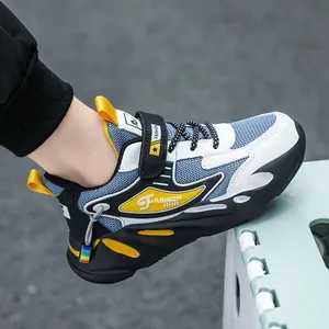 Chaussures de course respirantes pour garçons avec détails en cuir et fermeture velcro