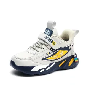 Baskets de sport pour garçons avec tige en cuir et mesh, dotées d'une semelle antidérapante
