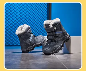 Vue détaillée de bottes de neige chaudes pour enfants avec doublure en fourrure