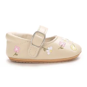 Seitenansicht bestickte Baby-Mädchen Mary Janes mit Blumenmustern und Gummisohle