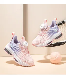 Baskets respirantes pour enfants avec dégradé rose et fermeture à boucle rotative.