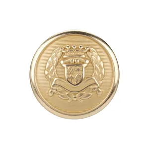 Elegante botón de latón dorado con escudo y corona en relieve para ropa