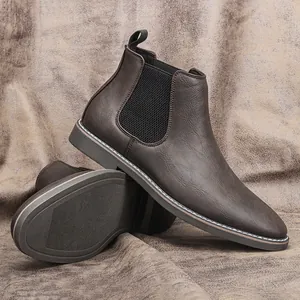 Détail de bottines Chelsea marron foncé montrant le profil et la semelle antidérapante