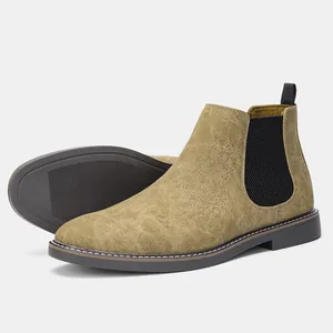 Détail de bottines Chelsea pour hommes en marron clair avec texture et élastique