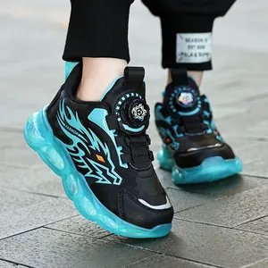 Sportieve jongensschoenen met draaisluiting en stijlvol cyaan vlampatroon design