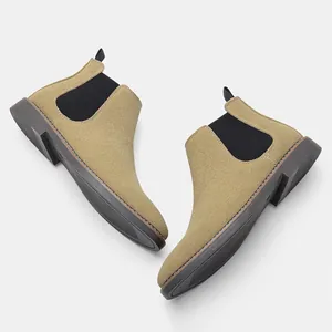 Bottines Chelsea classiques en daim pour hommes en kaki avec côtés élastiques