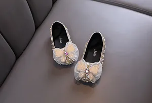 Chaussures de princesse dorées pour filles avec nœuds en dentelle et strass brillants.