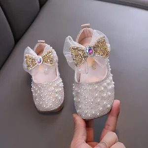 Elegant girl's princess flat shoes with pearls and large mesh bow for dance performances.