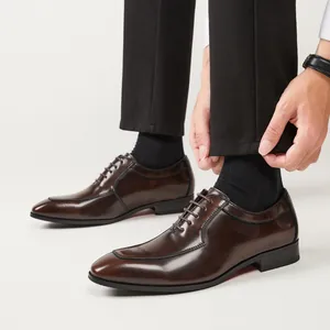 Classic dark brown genuine leather men's Oxford shoes for formal business or wedding.