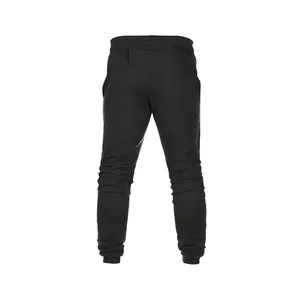 Vista trasera detallada de pantalones de chándal negros para hombre para fitness y entrenamiento