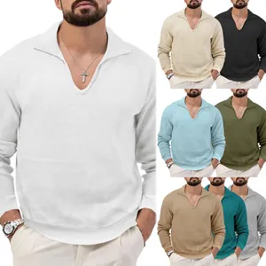 Detailansicht von Langarm-Poloshirts aus Waffelstrick für Herren in verschiedenen Farben