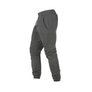 Vista lateral detallada de los pantalones deportivos gris oscuro para hombre