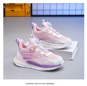 Seitenansicht rosa Kinder-Laufschuhe mit Drehverschluss und strapazierfähigem Leder