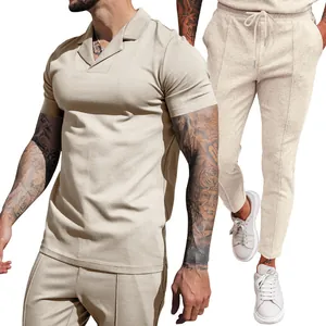 Stijlvolle beige wafelgebreide poloshirt en bijpassende vrijetijdsbroek set voor heren