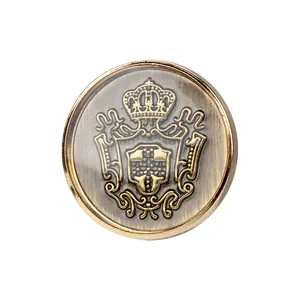 Vintage antieke bronzen metalen knoop met kroon- en schildwapen voor luxe designer kledingstukken